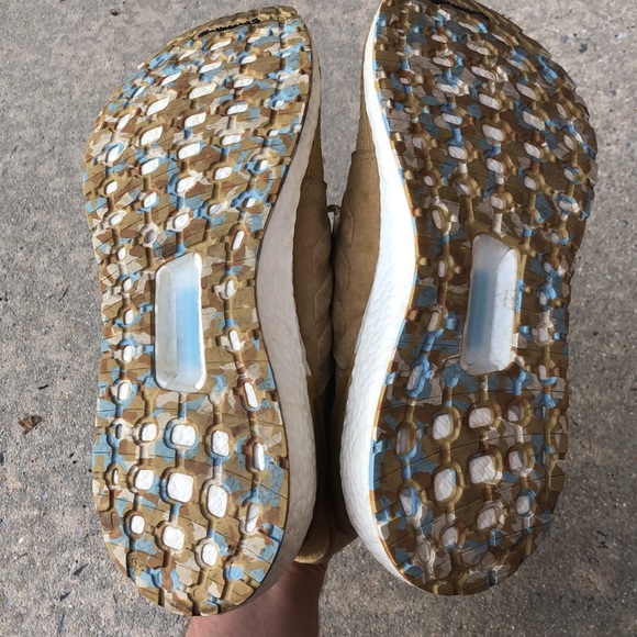 *Limited Edition* Adidas Ultraboost - Picture 8 of 14